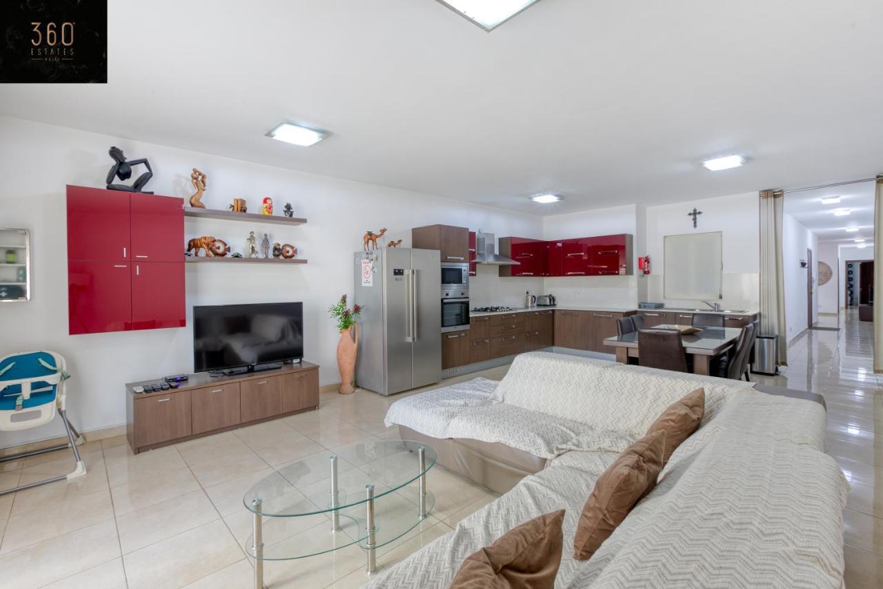 Charming Home Meters From The Seafront With Terrace By 360 Estates San Pawl il-Baħar Extérieur photo